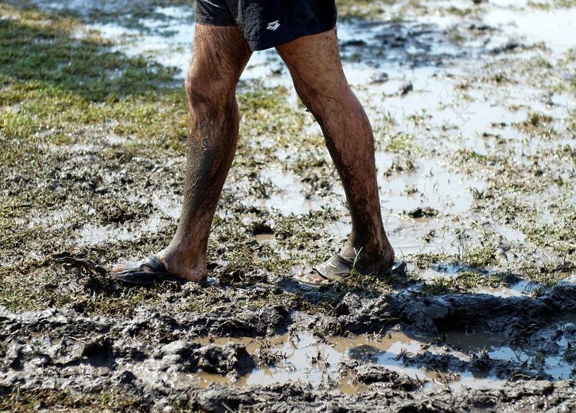 泥 尘 污垢 行动 湿 浑 比赛 水 极端 演习 脚