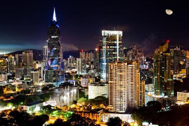 彩色建筑夜晚的霓虹都市城市景观夜景背景图片