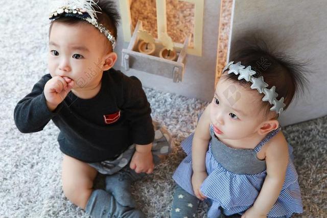 双胞胎 石头照片 天使 婴儿