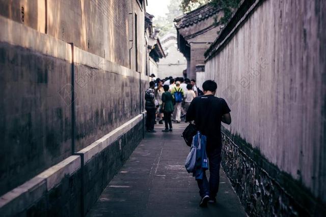 清新街头人群背景图片