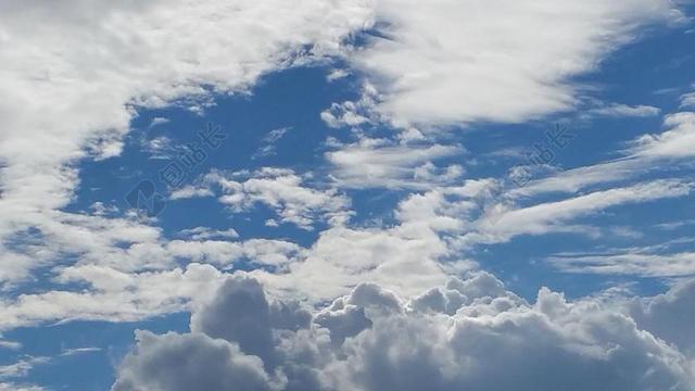 白色的云 蓝色的天空 蓝色的天空的云彩 蓝色的天空背景 天空 环境