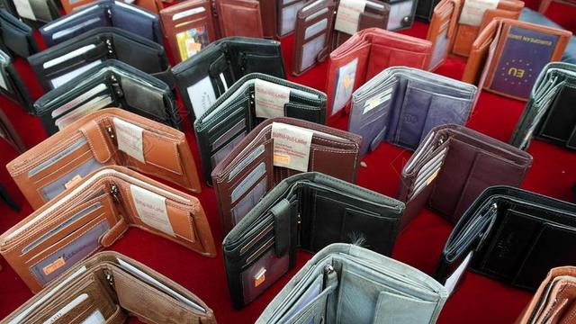 钱包 钱 支付 购物 皮革 皮革制品 市场 大众