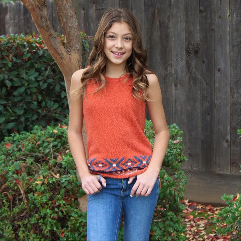 人物清新微笑的女孩户外人物背景图片