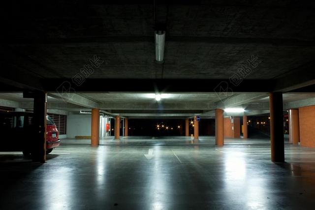 黑色夜晚地下停车场建筑背景图片