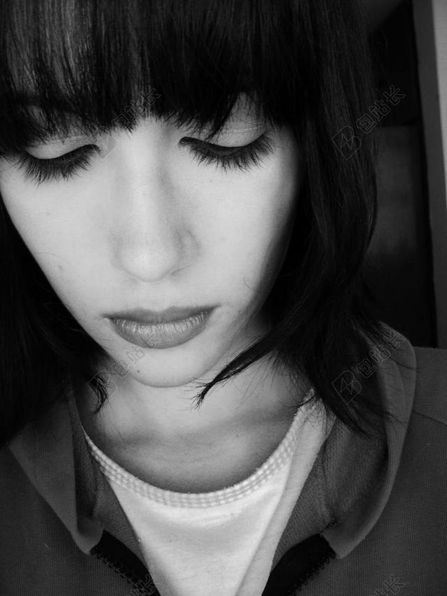 伤心 女子 悲伤 年轻 不快乐 女性 疼痛 单 孤独 忧郁