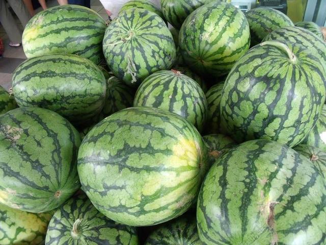 西瓜 桩 新鲜 成熟 市场 农民 季节 瓜 健康 营养