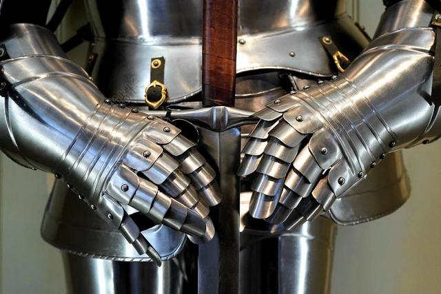 剑 盔甲 武器 中世纪 骑士 军事 权力 金属 古董 士兵