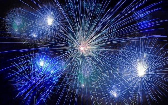 烟花爆竹唯美庆祝节日蓝光背景图片