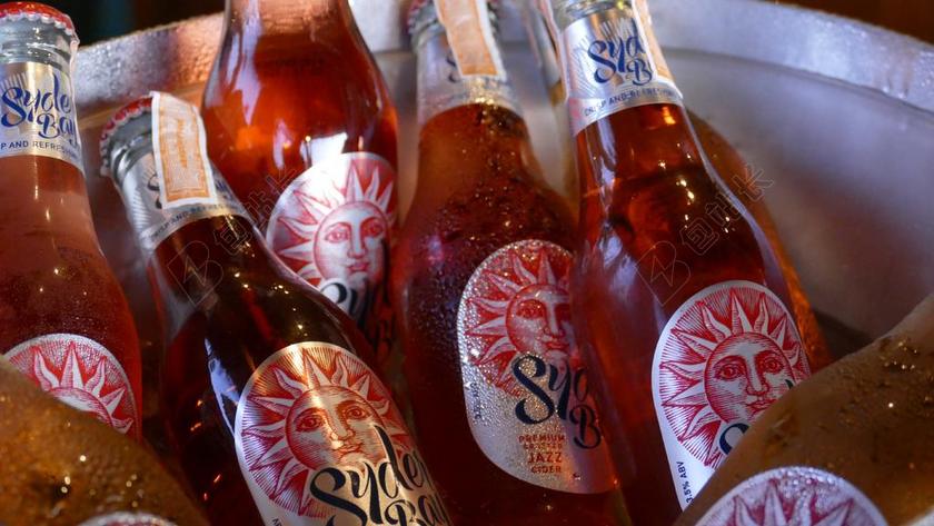 冷饮玻璃樽喝瓶子美味冷藏餐厅背景图片