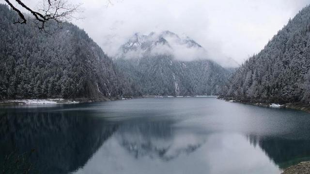 春天 九寨沟 雪山 湖 山 多雾路段 冬季 冷 天气