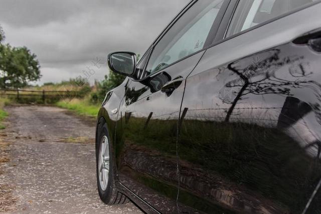 汽车 车辆 现代汽车 现代 I35 I35 黑色 车轮 侧视图