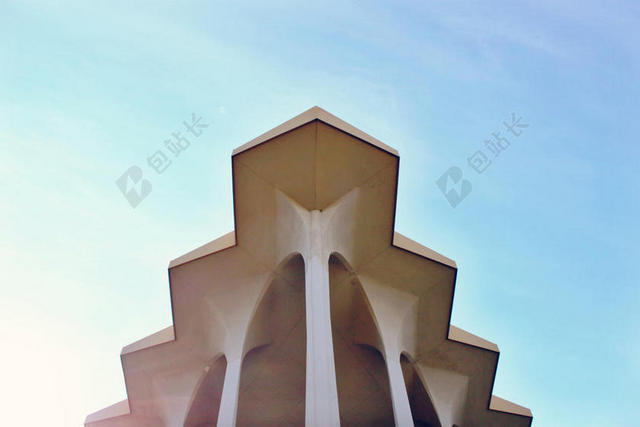 蓝色建筑欧洲特色旅行建筑大楼装修结构背景图片