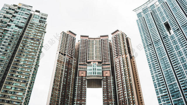 建筑现代高耸的现代摩天大楼背景图片