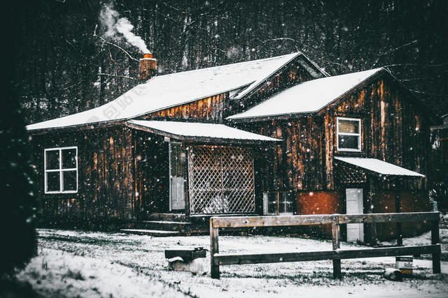 自然白雪覆盖的小木屋背景图片