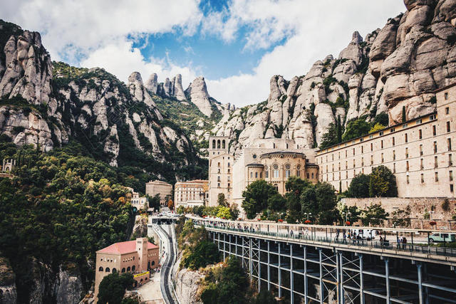 蓝色旅游山峦建筑背景图片