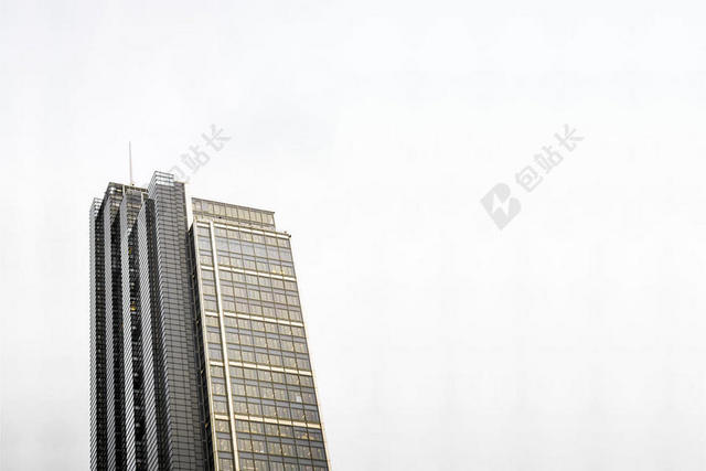 白色建筑商务天空云层城市街道景色背景图片