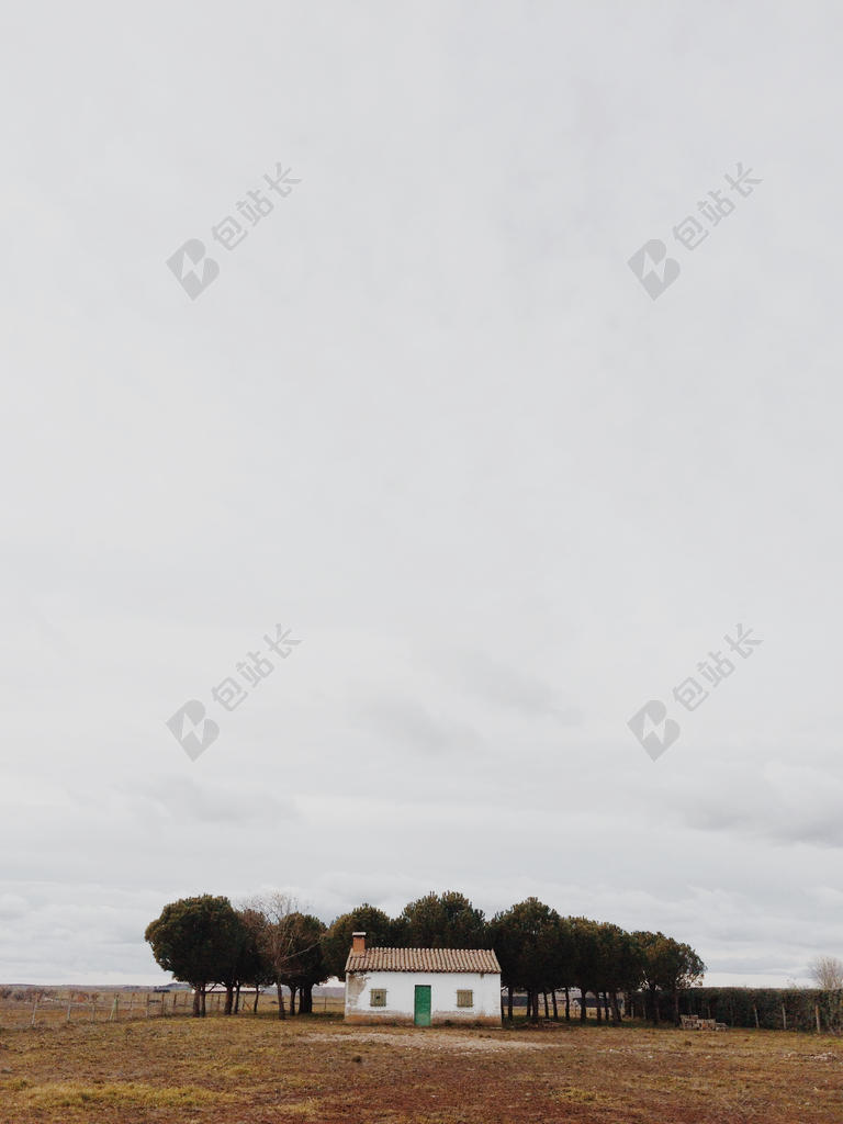 白色旅游自然一栋房子宣传背景图片