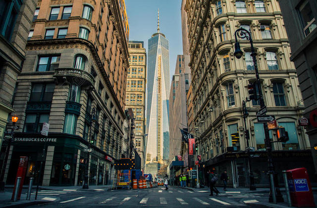 建筑现代宏伟大街上的大厦建筑设计街景城市景观背景图片