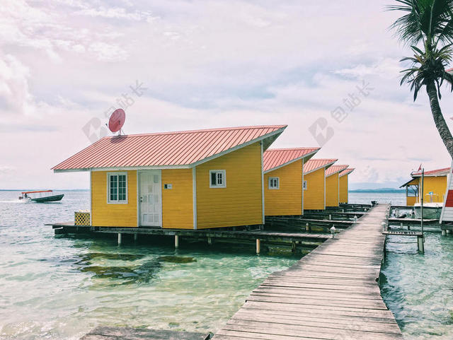 建筑海上的小木屋背景图片