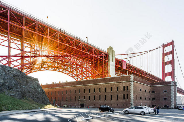 建筑现代桥梁下的房子汽车等建筑设计背景图片