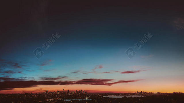 景观唯美彩云夜幕下的都市城市景观天空背景图片