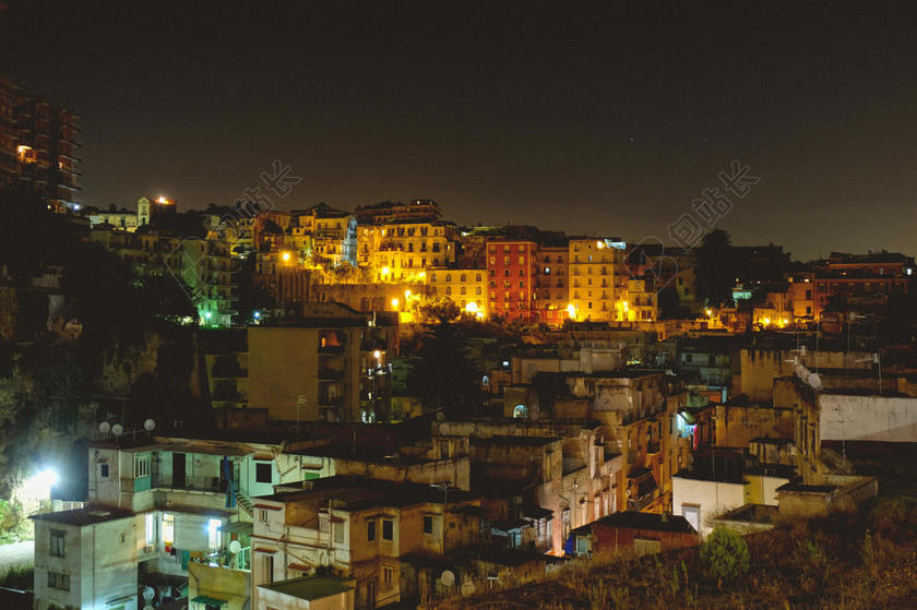 城市 都市 时尚 现代化 夜晚 晚上 黑夜 黑暗 灯光 霓虹灯 人群 聚会