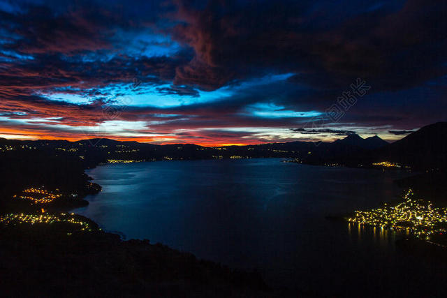 黑色旅游唯美乡村夜景宣传背景图片