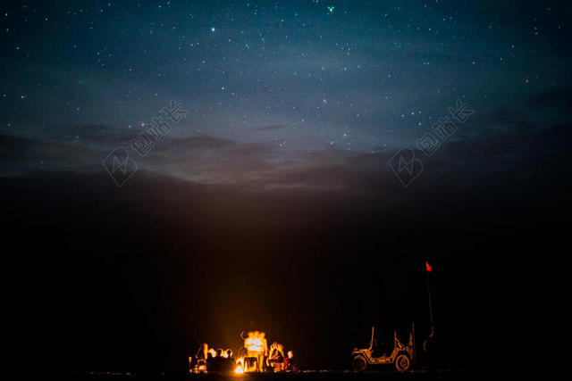 夜晚 晚上 黑夜 黑暗 灯光 霓虹灯 星空 星星 闪光 明星 天空