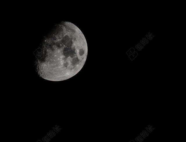 夜晚白色的月亮背景图片