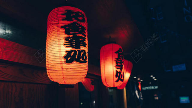 夜晚红色的灯笼背景图片