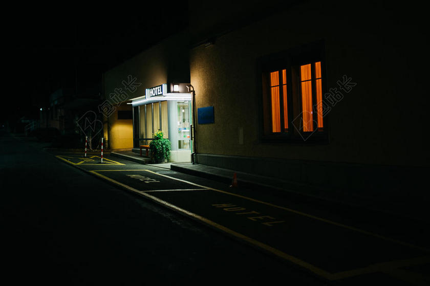 黑色广告时尚大气夜晚街头酒店背景图片