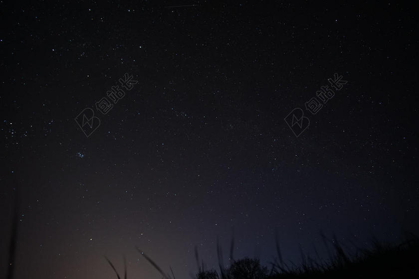 夜晚 晚上 黑夜 黑暗 灯光 霓虹灯 星空 星星 闪光 明星 天空