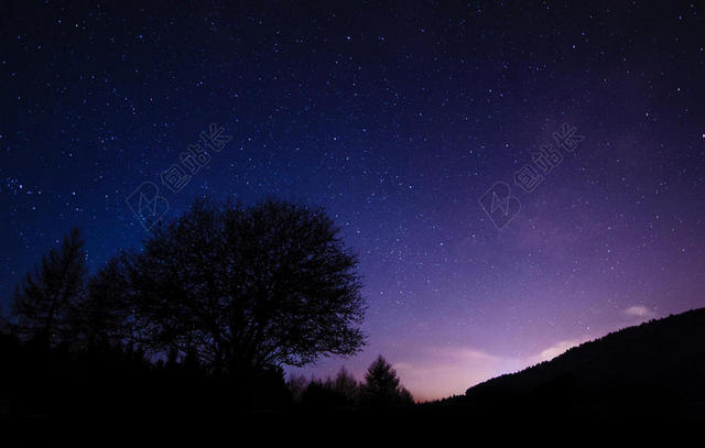 自然绚烂繁星下的山野星空自然夜晚旅游背景图片