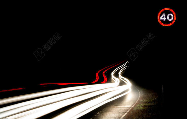 光影炫酷黑夜马路上的光束光影交通背景图片