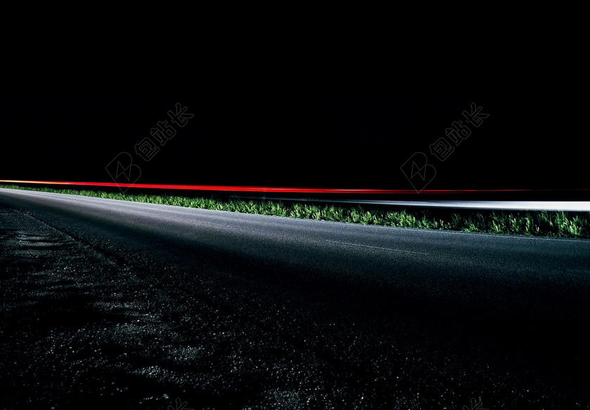 夜晚 晚上 黑夜 黑暗 灯光 霓虹灯 灯光 光线 激光 打火机 道路 旅途 路途 户外 街道 公路 汽车 车 小汽车 轿车 跑车 草地 草坪 草丛