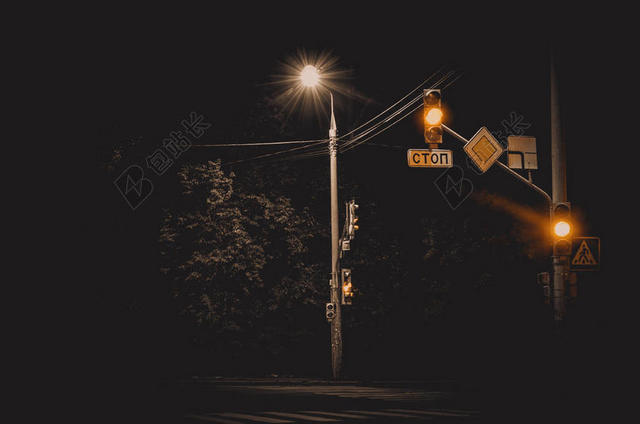 夜晚 晚上 黑夜 黑暗 灯光 霓虹灯 灯光 光线 激光 打火机