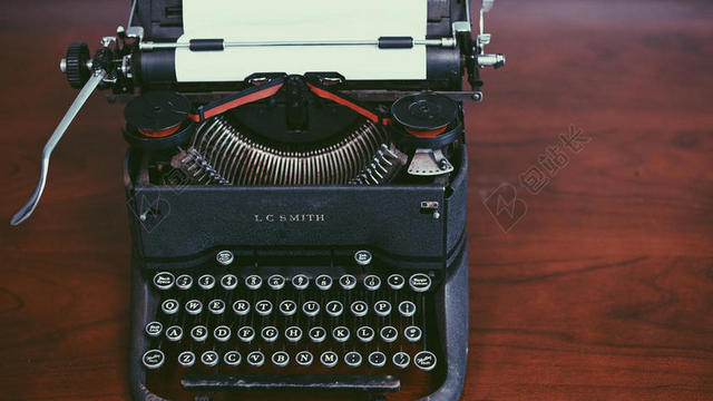 黑白电子怀旧桌面上的打字机怀旧古老打字机电子产品背景图片