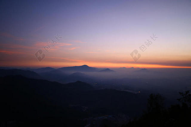 日落 夕阳 太阳 山 山峰 顶峰 景色 天空 云 云朵 天空 山 山峦 山峰