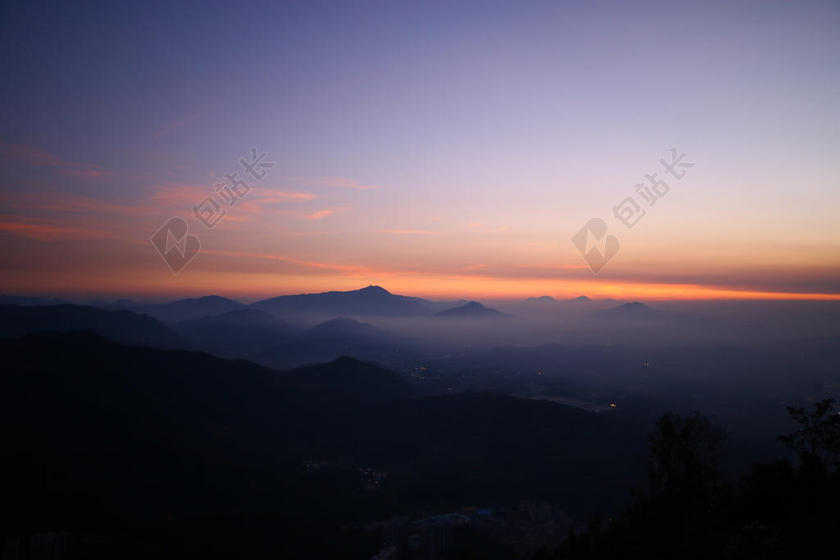 日落 夕阳 太阳 山 山峰 顶峰 景色 天空 云 云朵 天空 山 山峦 山峰