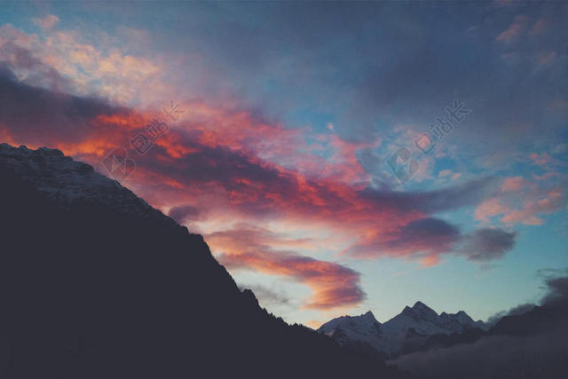 蓝色摄影唯美山峰宣传背景图片