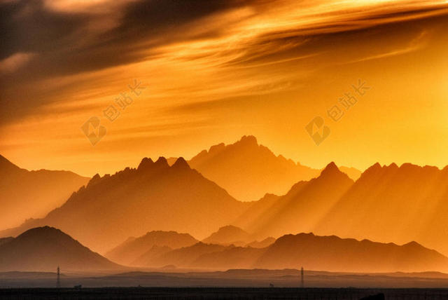 日落 夕阳 太阳 云 云朵 天空 山 山峦 山峰