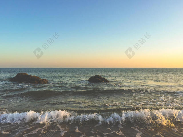 流动的潮水背景图片
