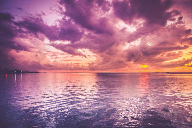 日落 夕阳 太阳 海 海水 大海 天空 云 云朵 天空 雨 下雨 惬意