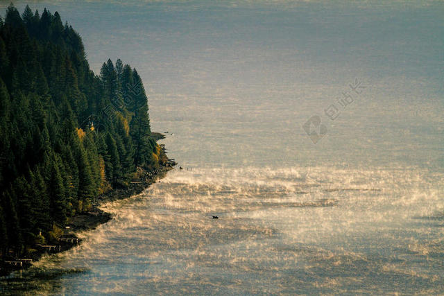 绿蓝自然山林和海绵大海山野自然那背景图片