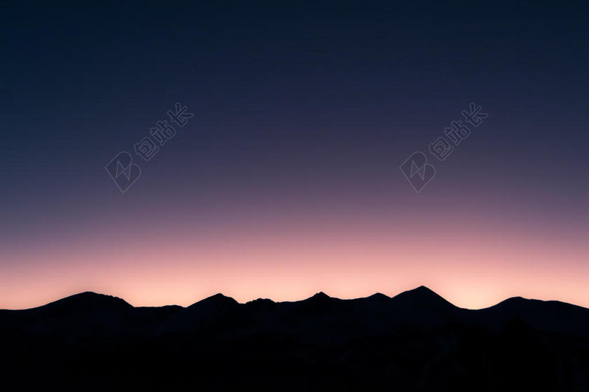 黑色摄影唯美山峦宣传背景图片