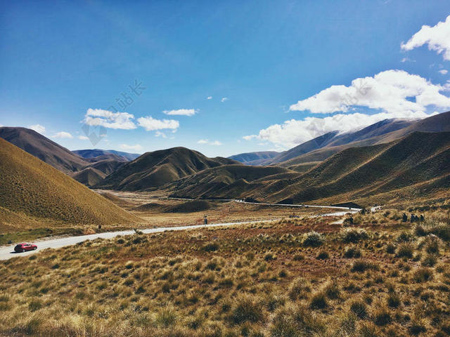 自然景观山峰草地秋天背景图片