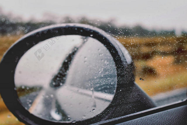 广告唯美下雨天的车外风景宣传背景图片