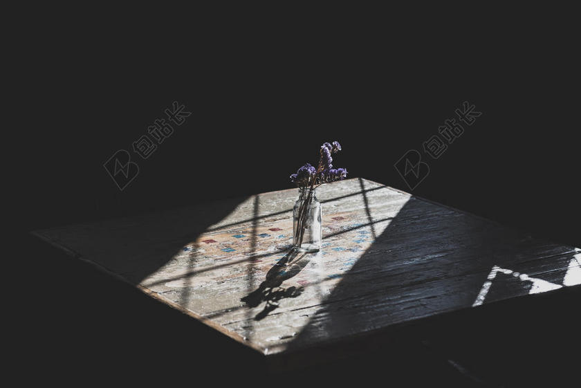 花 玫瑰 美丽 花朵 桌子 台子 书桌 办公