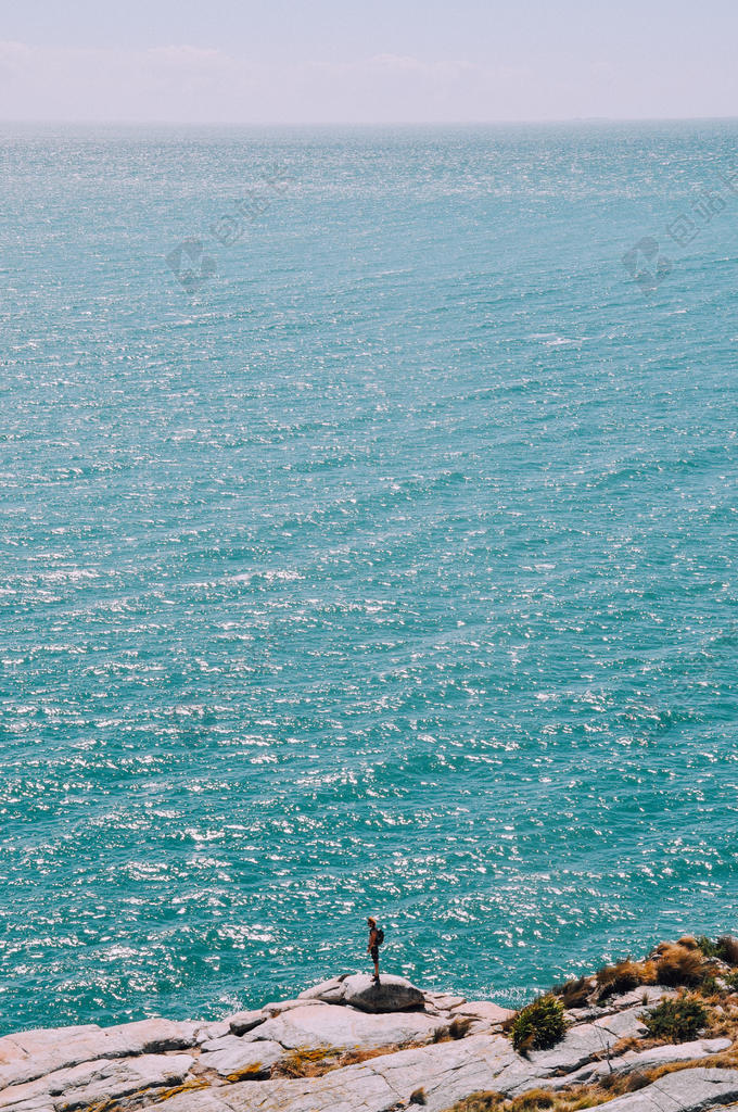 蓝黄自然壮阔大海和山谷旅游景点大海自然背景图片