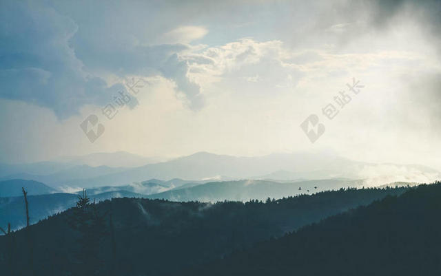 自然风景起伏的群山背景图片